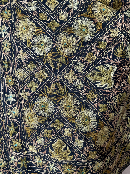 AISHITERU - Noirelia Embroidered Wool Shawl - Regal gold embroidery ✨🧣