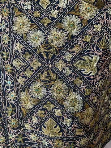 AISHITERU - Noirelia Embroidered Wool Shawl - Regal gold embroidery ✨🧣