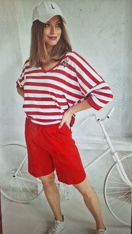 Ваш стиль від P - Смугасті футболки з V-подібним вирізом - Модні, зручні та стильні! 👕✨