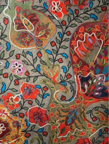 AISHITERU - Elowyn Embroidered Cashmere Shawl - Timeless Colorful Heritage 🌺✨