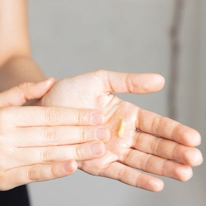 Cocooning Biocosmétiques - Baume Réparateur pour les Mains - Revitalisez Vos Mains 🌿✨