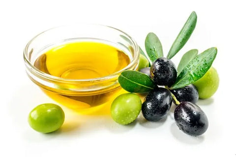 Olive Oil – Nourishing & Anti-Aging 🌿