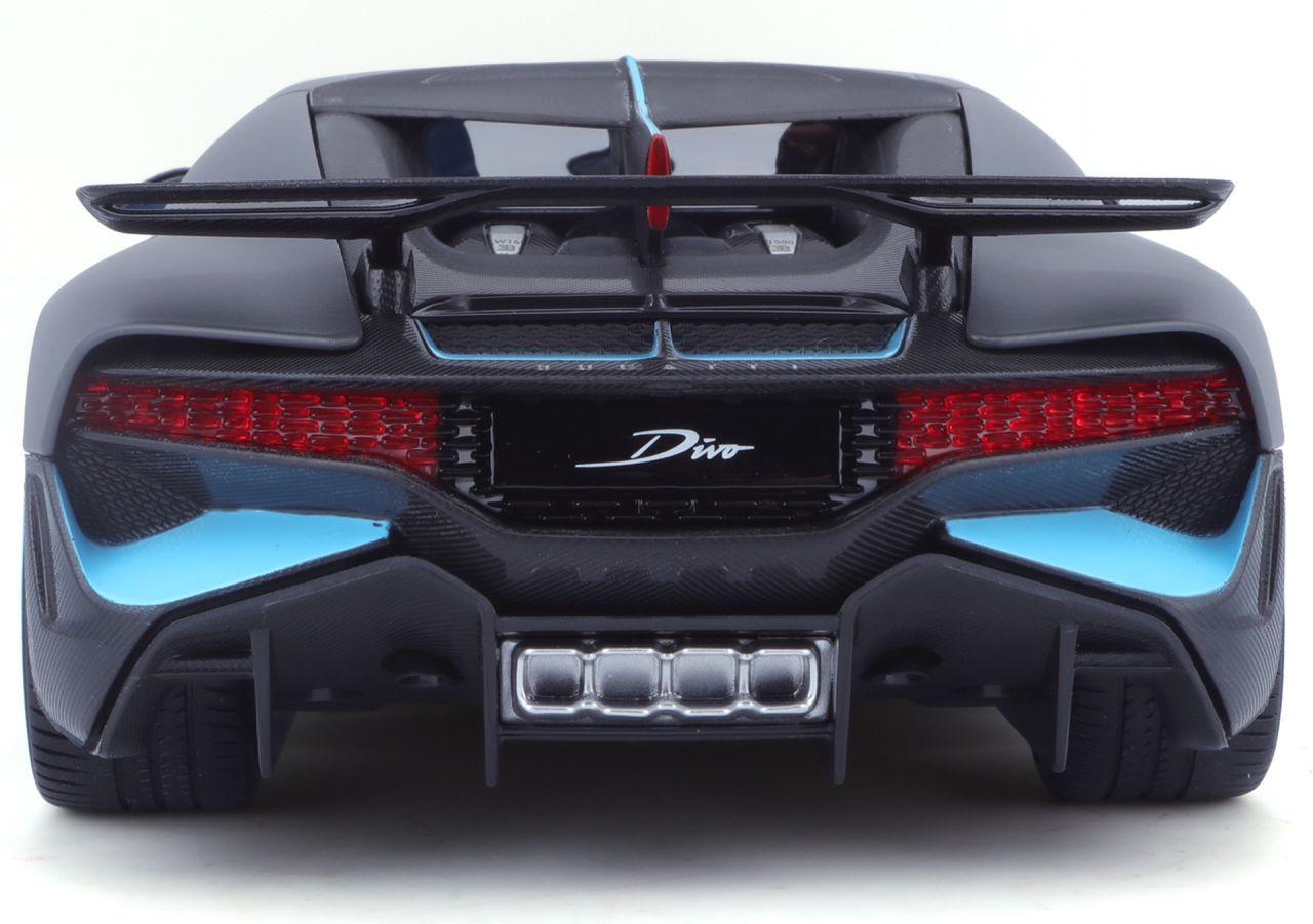 Bugatti Divo 1/18 grau