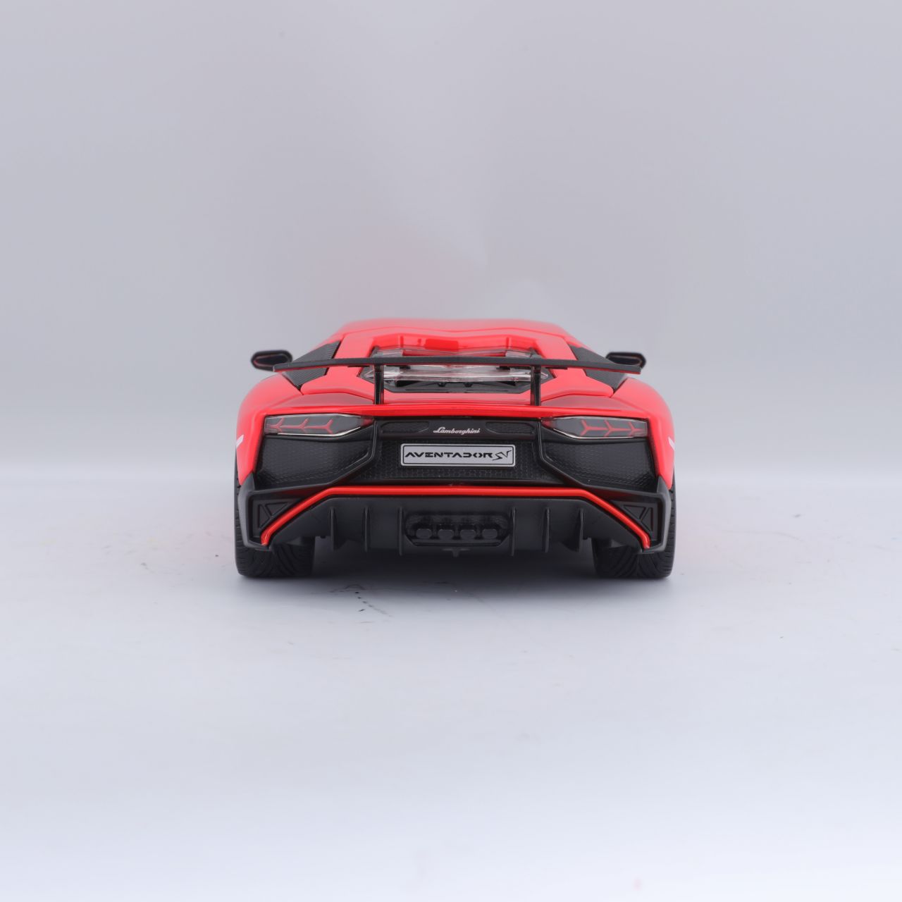 Lamborghini Aventador LP 750-4 SV 1/24 rot