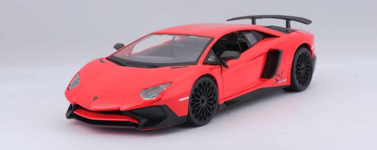 Lamborghini Aventador LP 750-4 SV 1/24 rot