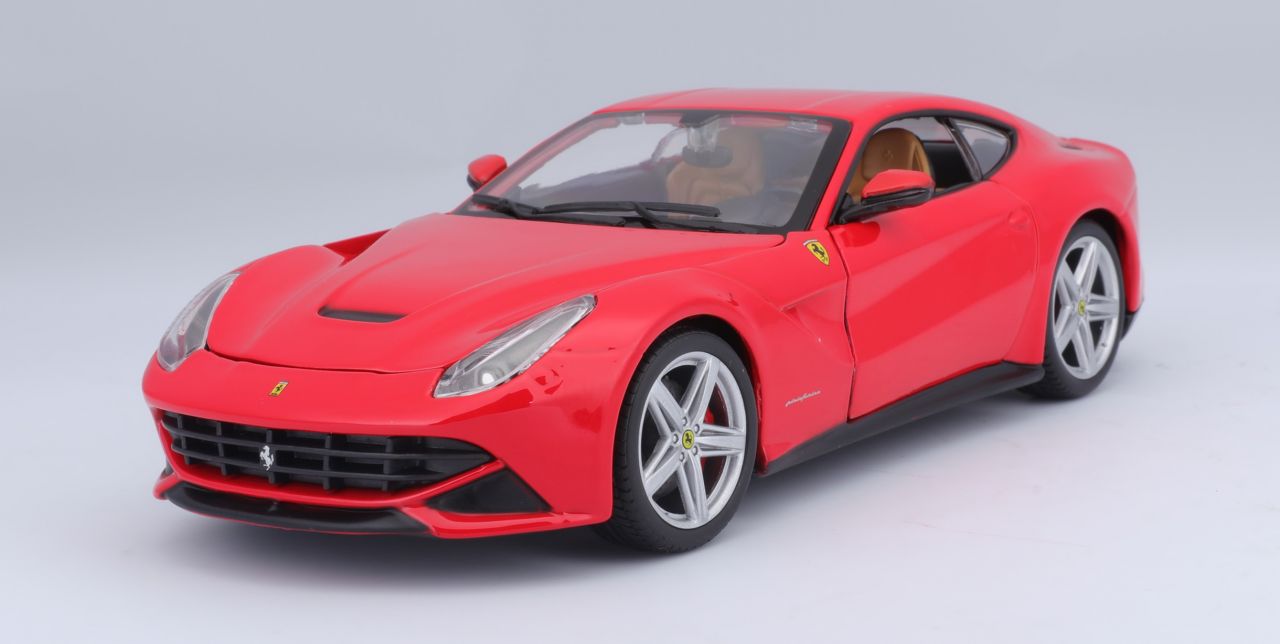 Ferrari R&P F12 Berlinetta 1/24 rot