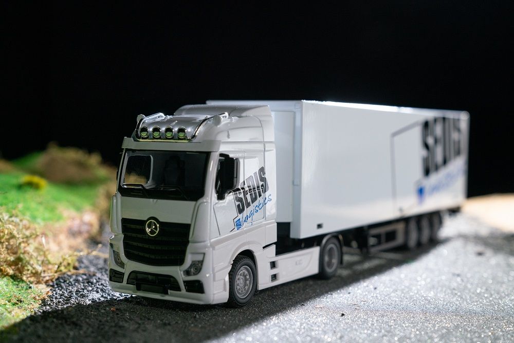 Mercedes-Benz 1/43 Lift & Load