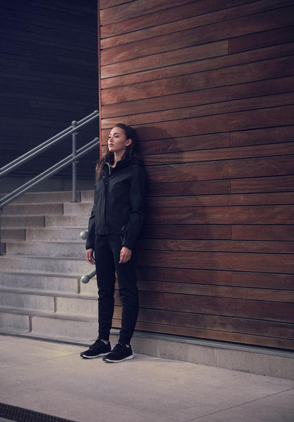 Moderne Jacke für Damen aus Wind- und Wasserdichtem Material - Craft