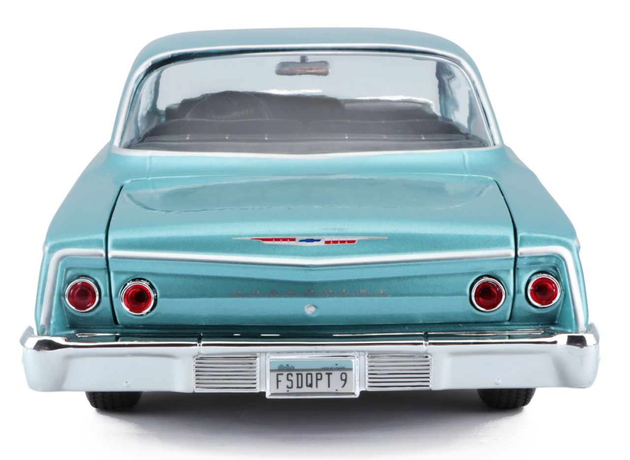 Chevrolet Bel Air 1962 blau 1/18