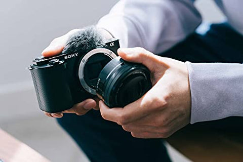 Sony Alpha ZV-E10 | APS-C spiegellose Wechselobjektiv-Vlog-Kamera (schwenkbarer Bildschirm für Vlogging, 4K-Video, Echtzeit-Augen-Autofokus), Schwarz + SEL1650 Objektiv