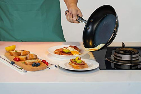Amazon Basics Edelstahl-Bratpfanne mit Antihaftbeschichtung - Induktionsgeeignet, mit bequemem Griff - 20 cm