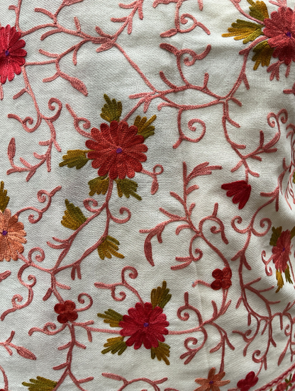 AISHITERU - Bianca Wool Shawl - Hand-embroidered Floral Elegance 🌺✨