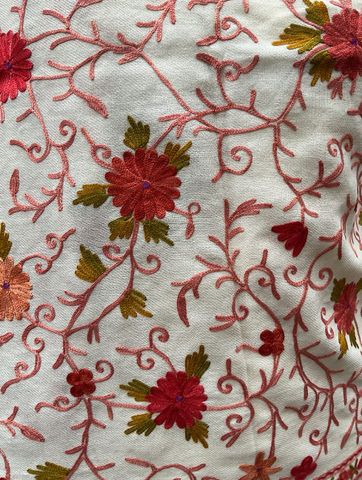 AISHITERU - Bianca Wool Shawl - Hand-embroidered Floral Elegance 🌺✨