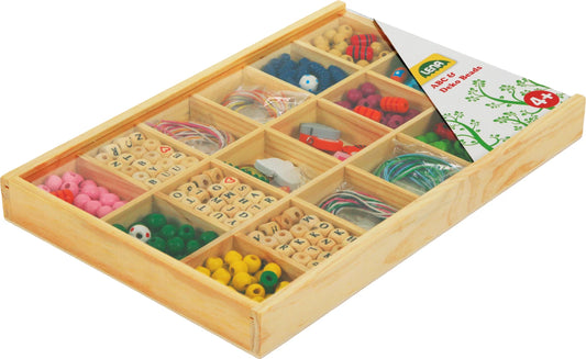 Holzperlen und Buchstaben