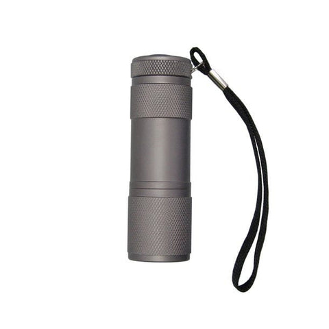 Torch IX LED-Taschenlampe – 9 LEDs, Inkl. Batterien & Metalldose