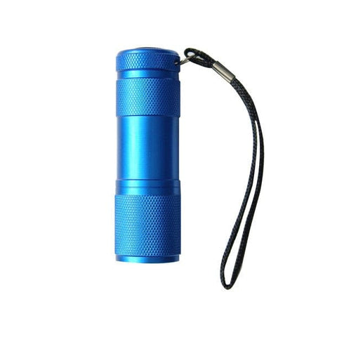 Torch IX LED-Taschenlampe – 9 LEDs, Inkl. Batterien & Metalldose