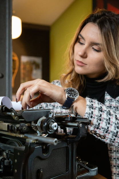 Elka Klokke - Hvit Glasert Kalveskinnreim ⌚ D01-0808 Stilig Tidsur for Enhver Anledning