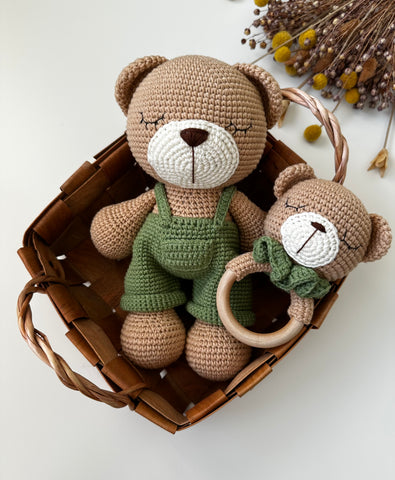 Bear knitted toy and rattle