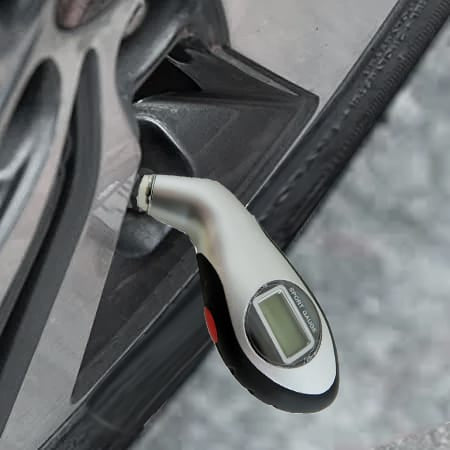 Digitaler Reifendruckmesser – 0–150 PSI, beleuchtes LCD-Display