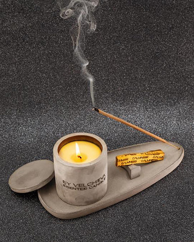 By Velcheva Meditationsset – Duftkerze, Palo Santo, Räucherstäbchen & Gipsständer