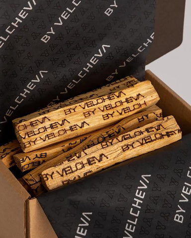 By Velcheva Meditationsset – Duftkerze, Palo Santo, Räucherstäbchen & Gipsständer