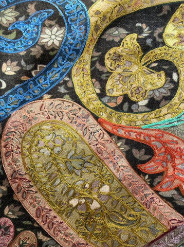 AISHITERU - Avyanna Embroidered Cashmere Shawl - Wearable art in color ✨🧣
