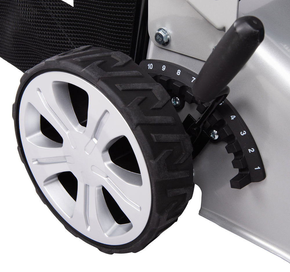 
          Akku-Rasenmäher LXT ® 46 cm
          DLM463Z
        