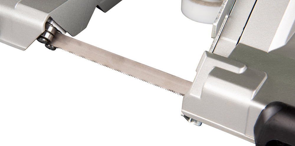 
          Tragbare- Akku-Bandsäge LXT ®
          DPB180RTE
        