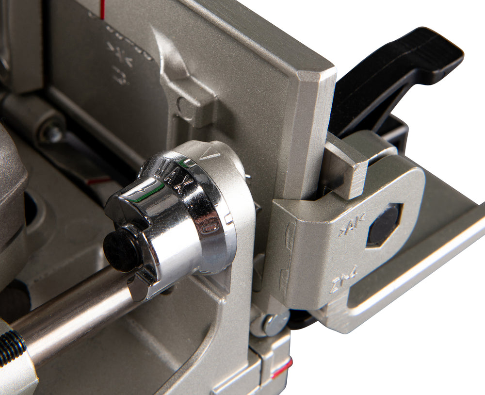 
          Akku-Universal-Nutfräse LXT ®
          DPJ180ZJ
        