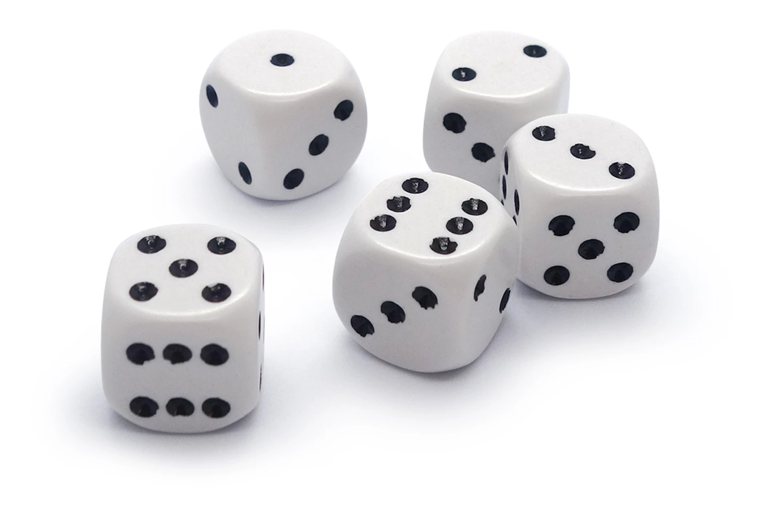 YAM'S 5 DES 18 MM EN BOITE PLASTIQUE