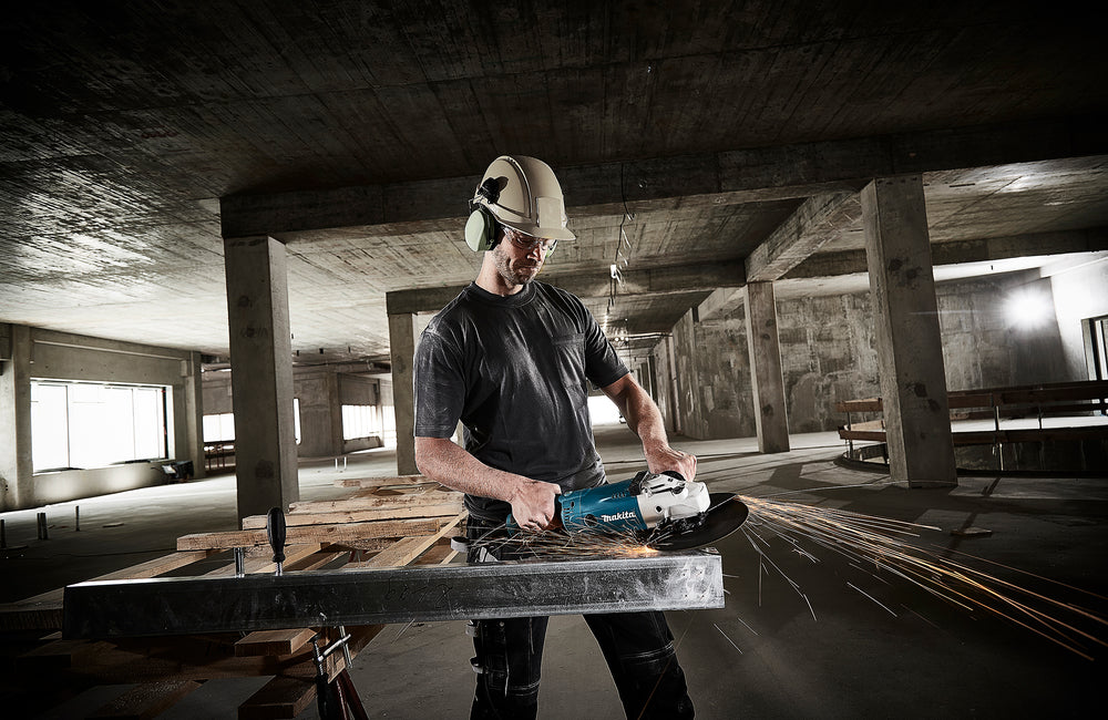 
          SET Elektrischer Winkelschleifer
          GA9020RFK3
        