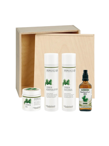 Brüder Unterweger Zirben Geschenkkistchen – Набір натуральної косметики з органічною кедровою олією для розслаблюючого догляду в декоративному дерев'яному ящику