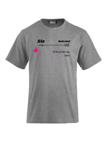 T-Shirts bedrucken mit Spruch sie heiratet ich bin hier zum feiern