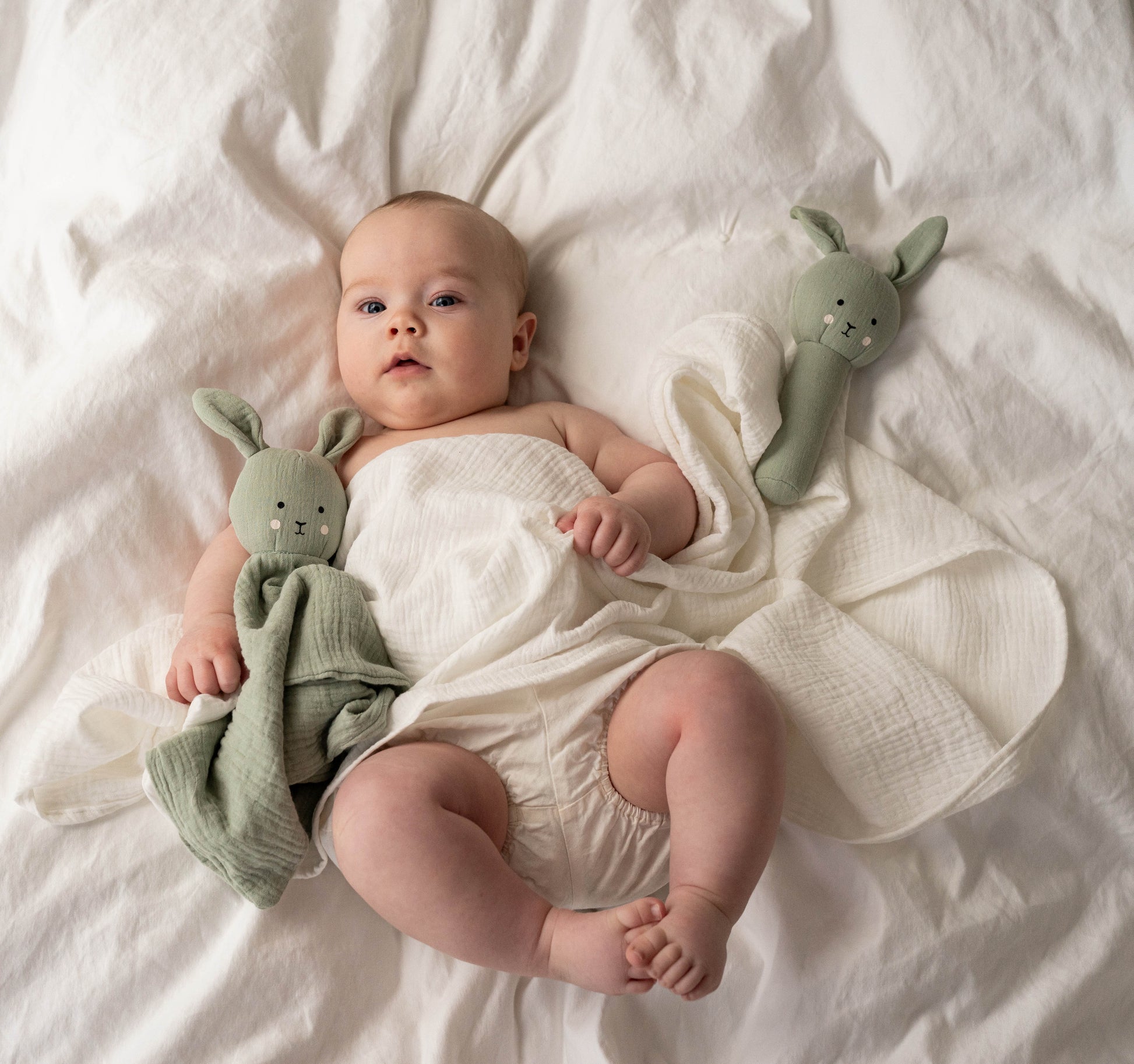 JABADABADO Geschenkset Rassel Hase S1026 grün 2-teilig