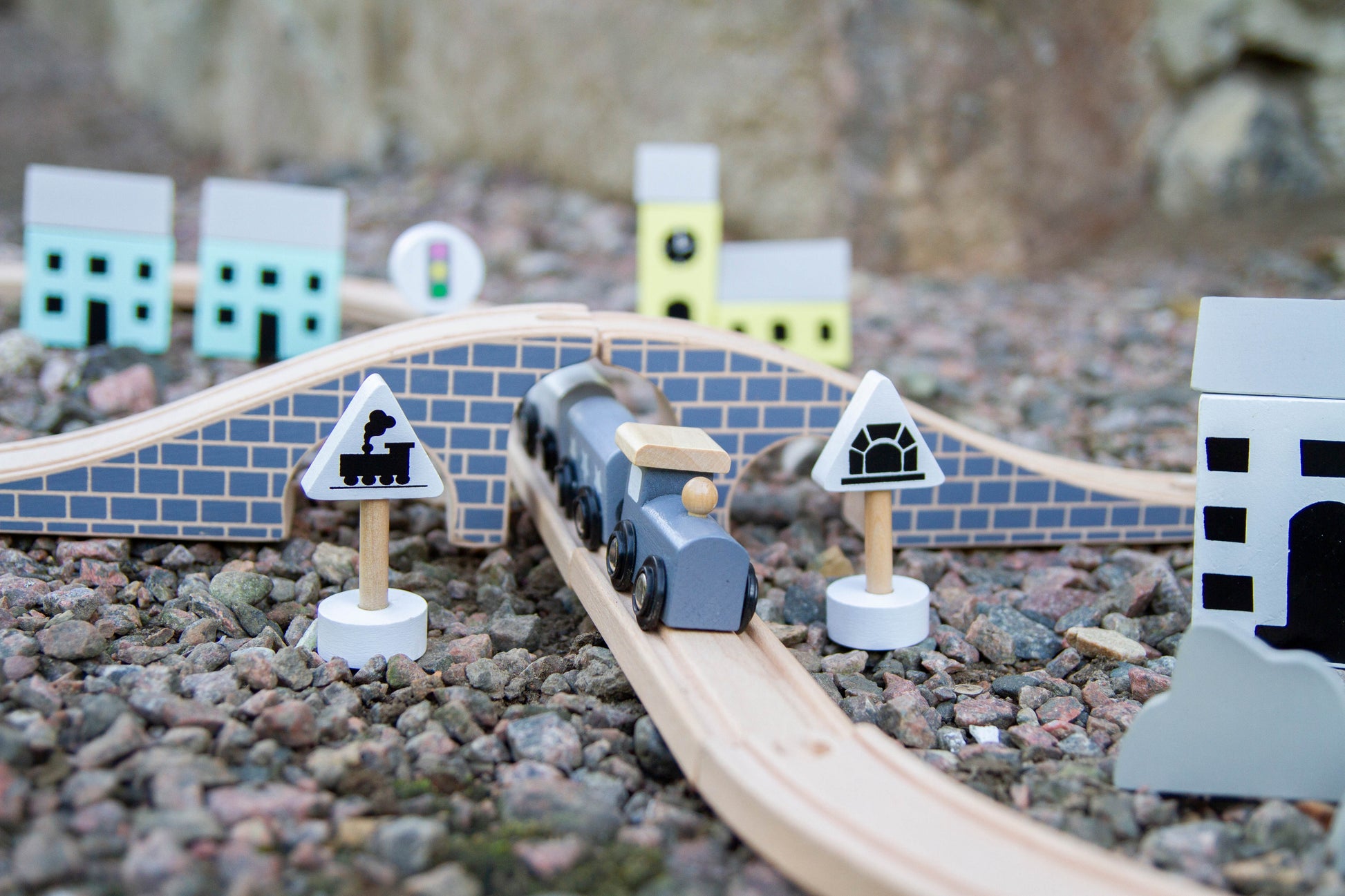 JABADABADO Holz Eisenbahn W7116 bunt 23x23x25cm