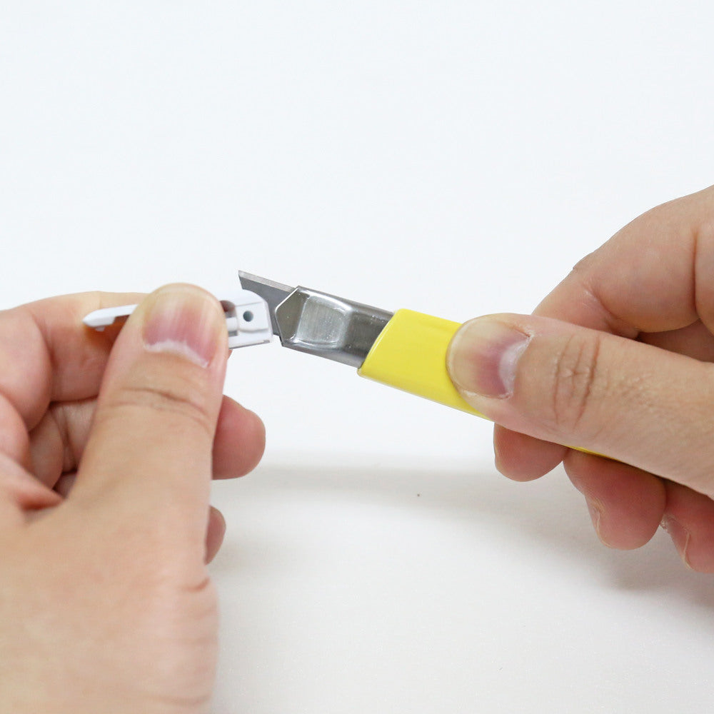 NT Cutter A-301RP mit Auto-Lock, pastell gelb