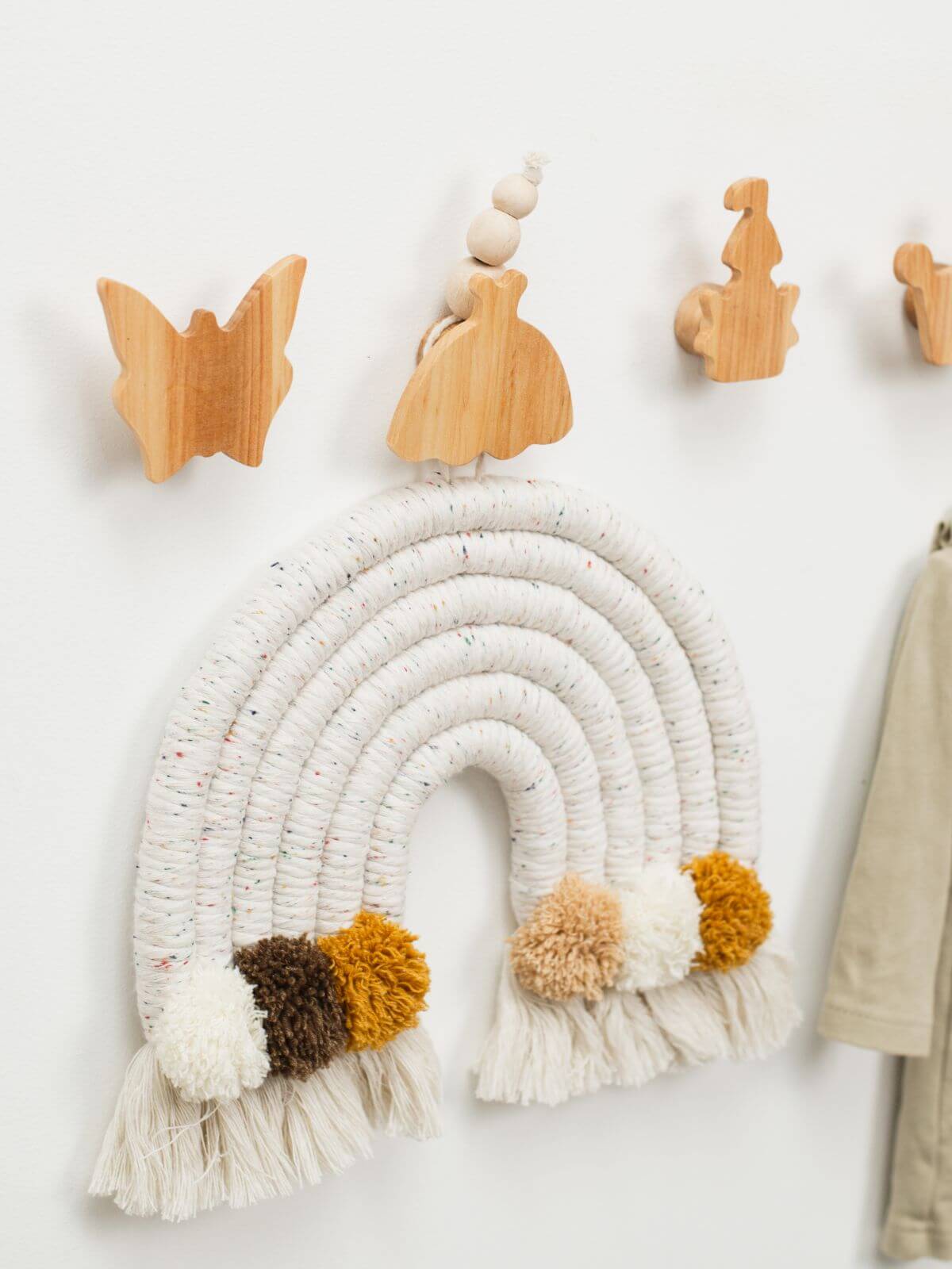 girls room wall hooks 