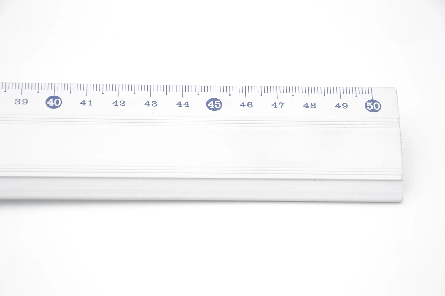 REGLE ALUMINIUM ANTIGLISSE 50CM