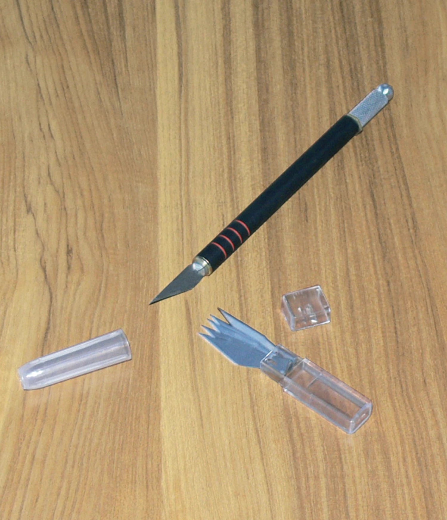 GRAPHO’CUT COUTEAU N°1 CORPS NOIR AVEC GRIP ANTI GLISSE AVEC