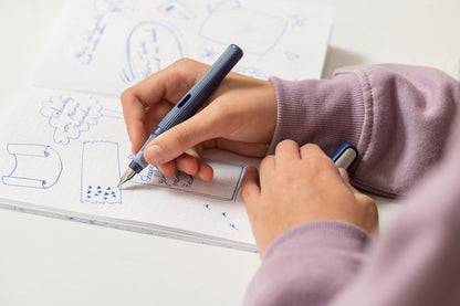 PELIKAN Füllhalter Structure M 824507 grau, Rechtshänder