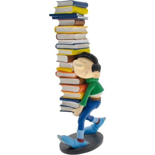 SAMMELFIG.GASTON PORTANT UNE PILE DE LIVRES