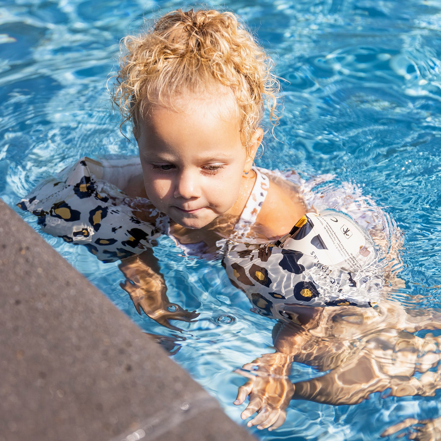 Swim Essentials | Schwimmflügel 2-6 Jahre | Beige Leopard