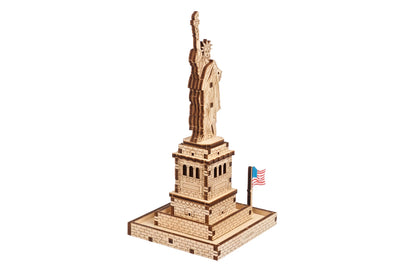 MODEL STATUE OF LIBERTY 46 ST. (FR-DE-EN-POL-ES-UKR)