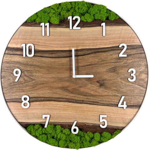Runde Wanduhr aus Walnussholz, 50 cm, weisser Rahmen, arabische Ziffern, grünes Moos