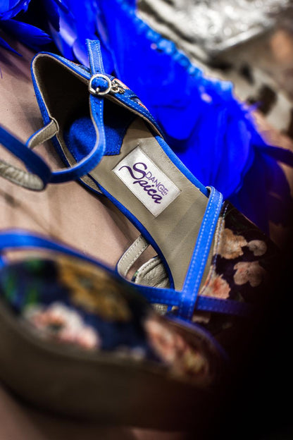 Naos Tanzschuhe in Blau geblumt