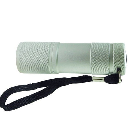 Torch IX LED-Taschenlampe – 9 LEDs, Inkl. Batterien & Metalldose
