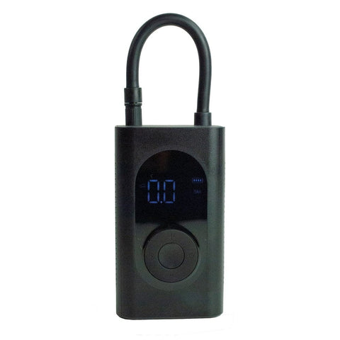 Elektrische Luftpumpe mit Akku, Display & LED-Taschenlampe