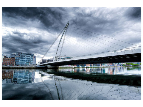 Leinwandbild Samuel Beckett Bridge mit Wolken