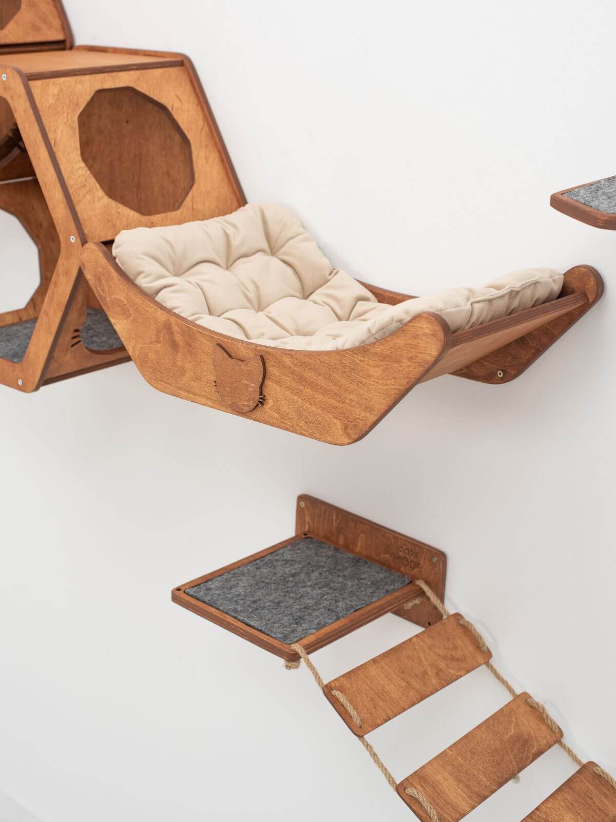 curve wall mounted cat bed