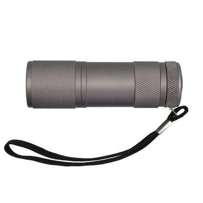 Torch IX LED-Taschenlampe – 9 LEDs, Inkl. Batterien & Metalldose